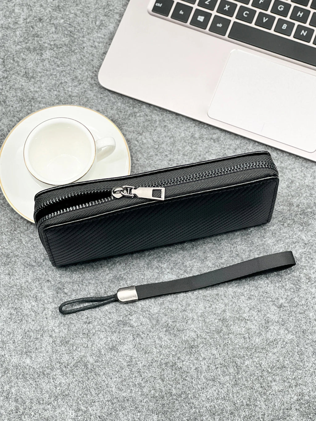 Pochette Longue Executive – Édition Carbon Clutch