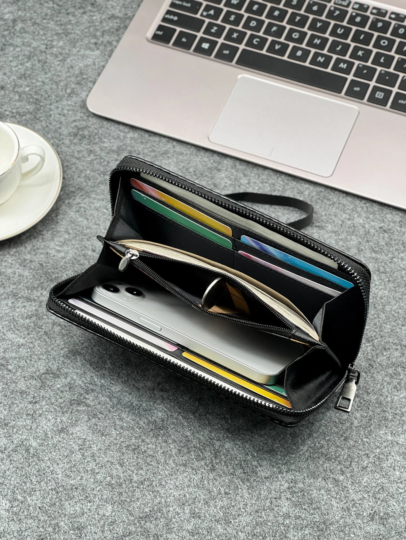 Pochette Longue Executive – Édition Carbon Clutch