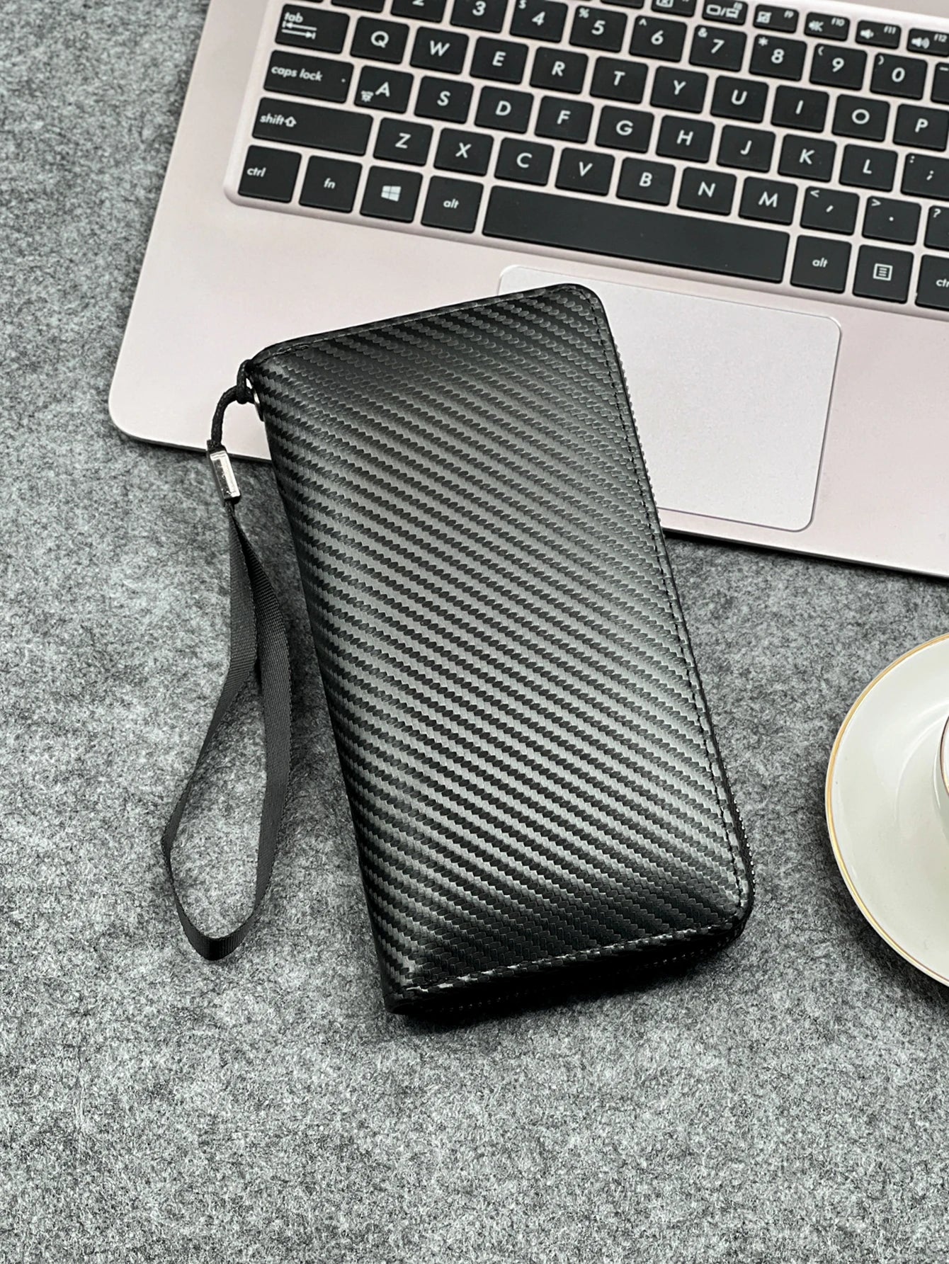 Pochette Longue Executive – Édition Carbon Clutch